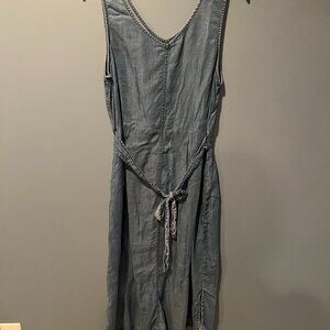 Beachlunchlounge Size M Denim Wash Dress V Neck Long Leg slit front tie